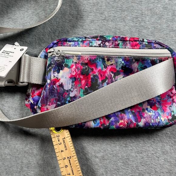 Lululemon Everywhere Belt Bag Watercolor NWT - Picture 5 of 5